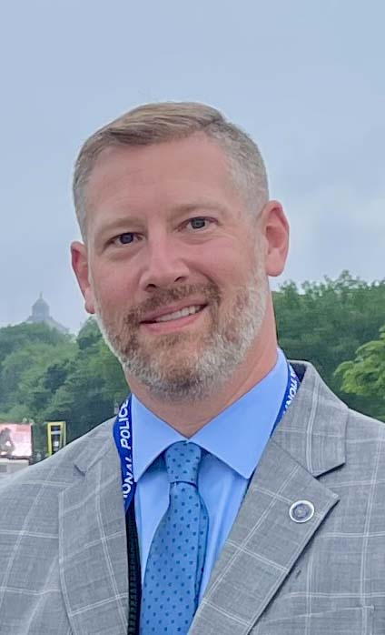 Darren Stout bio